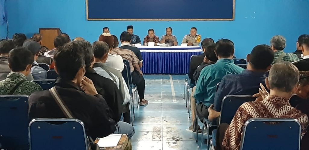 PERTEMUAN RUTIN RT / RW / LPMK DAN PERANGKAT